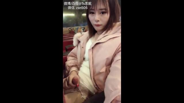 【另类人妖】两个亚裔妓女和一个性欲旺盛的客户混蛋